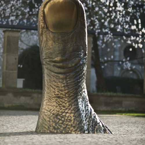 César: Der Daumen (Le Pouce), 1965, Bronze, 240 x 140 x 105 cm, Sammlung Ludwig Koblenz, Schenkung der Sammlung Ludwig, Aachen 2012, Inv.Nr LM 1993/77, Copyright: César 2022. © Bogdan Harstall